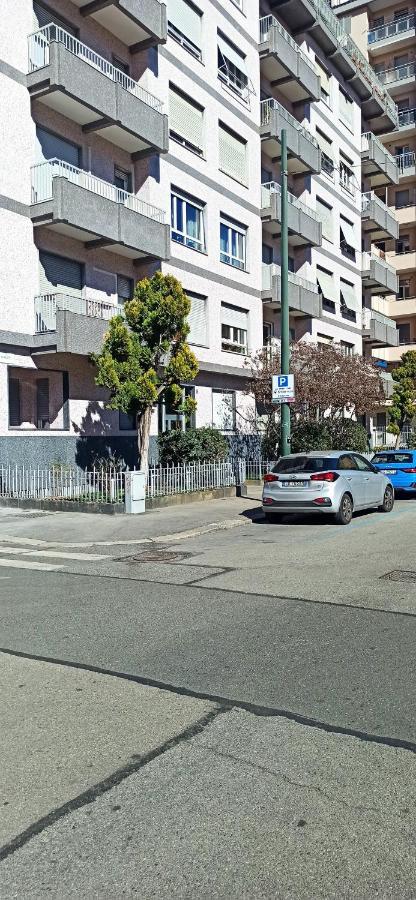 Torino Bernini Metro Affittacamere Turim Exterior foto